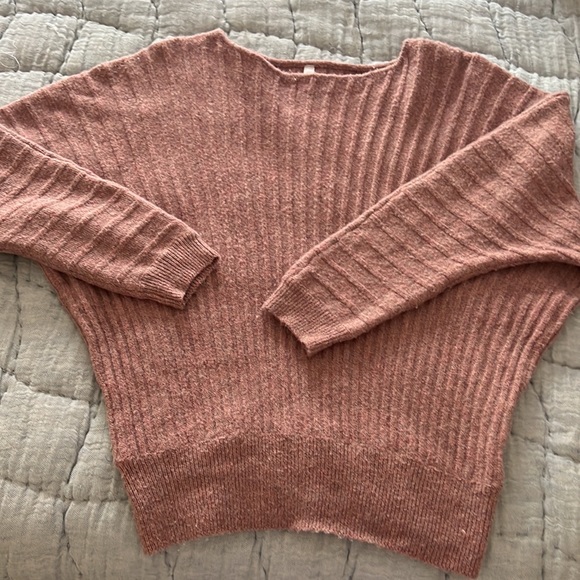Rose colored sweater with banded waist - Picture 2 of 7
